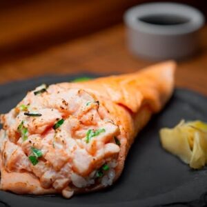 Temaki de salmão maçaricado